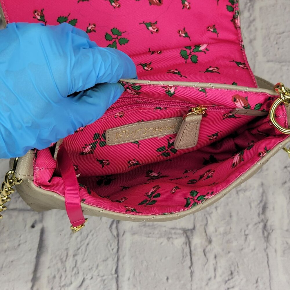 Betsey Johnson Womens Crossbody Bag Gray Quilted Diamonds 3D Floral Strap Beauti - Picture 12 of 16